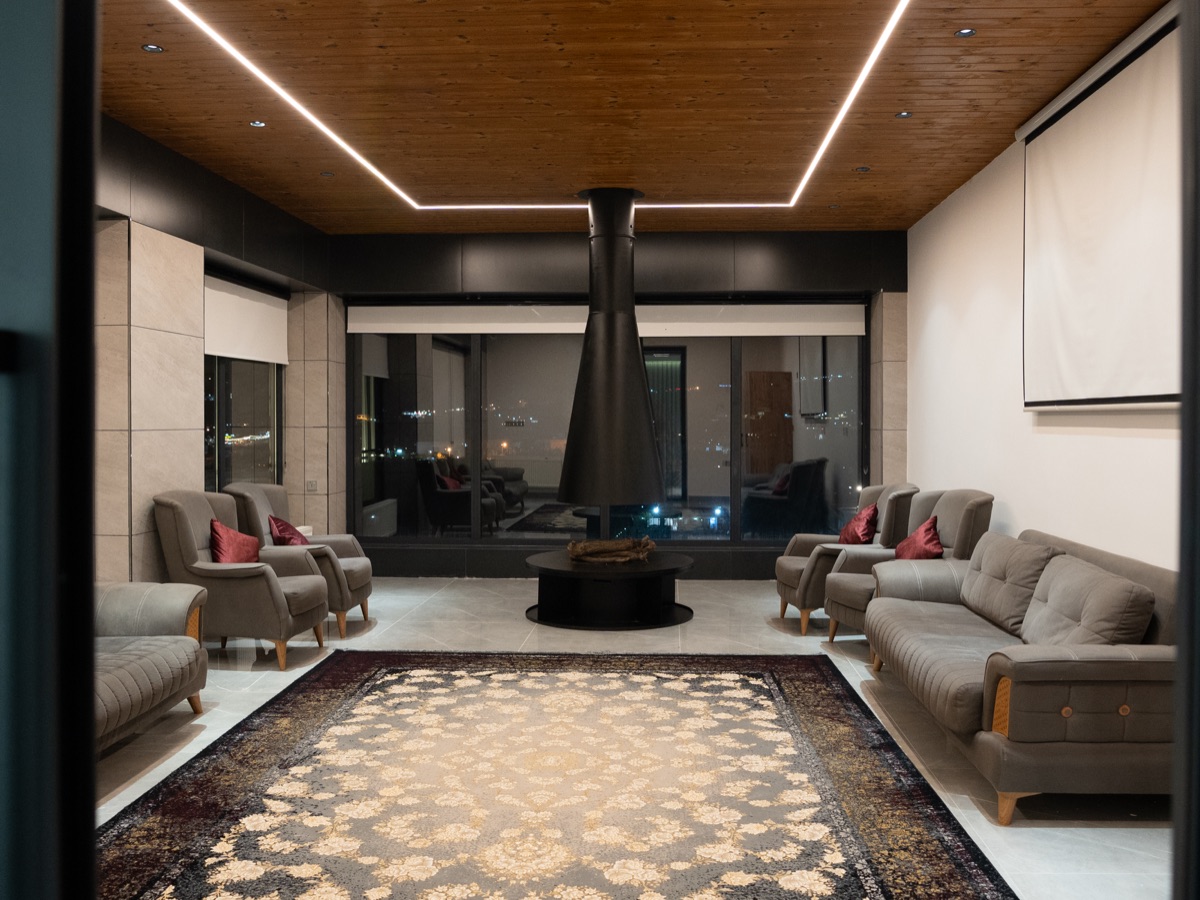 Interior de un salón moderno y lujoso