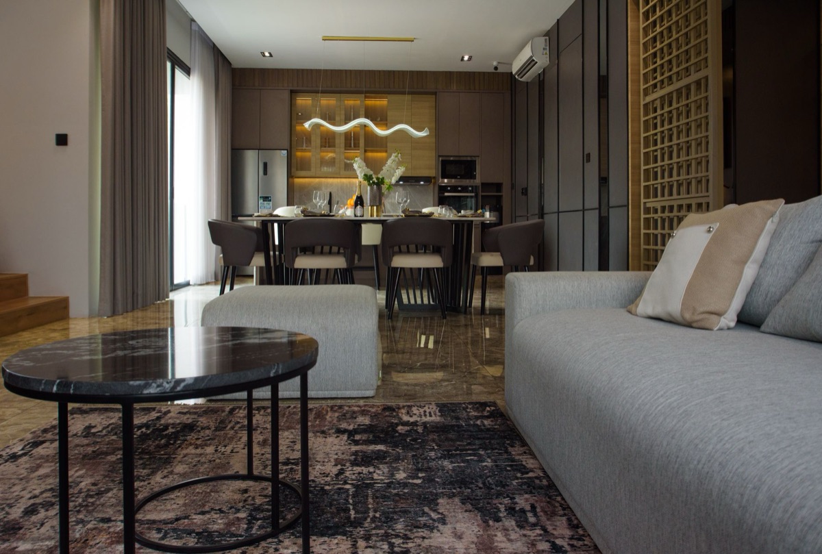 salon moderne au design contemporain et chaleureux