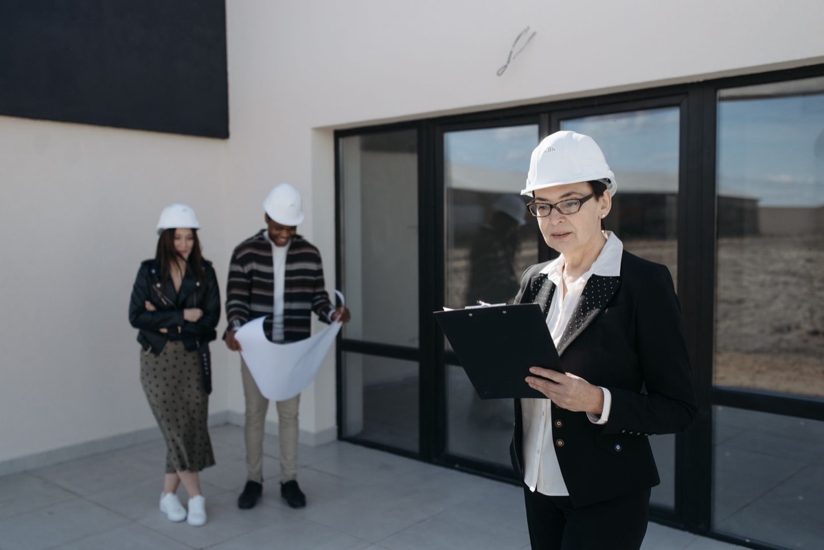 surveillance d'un chantier de rénovation intérieure
