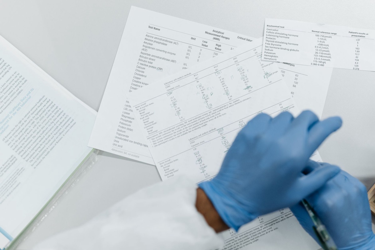 tarjeta de paciente en un consultorio médico