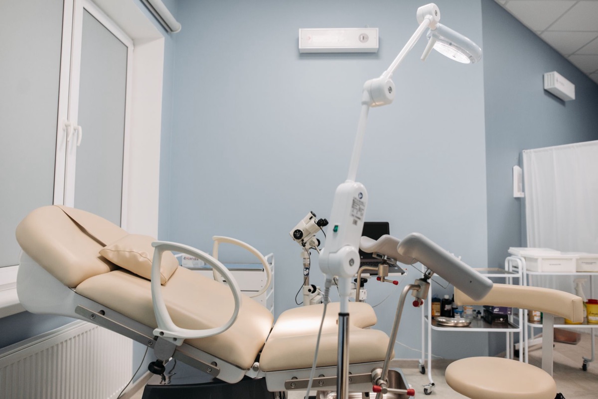 ufficio medico con attrezzature specialistiche
