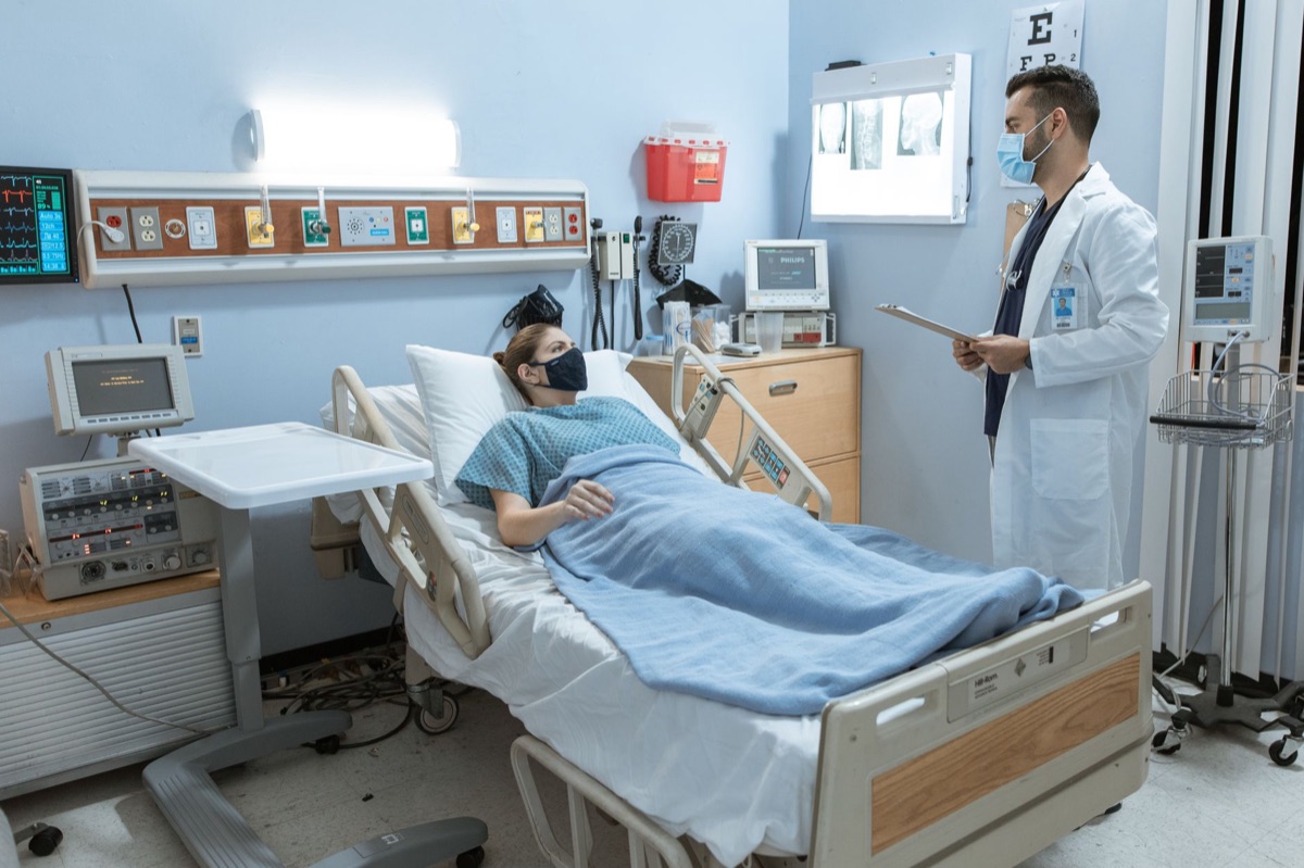 equipo médico en hospital