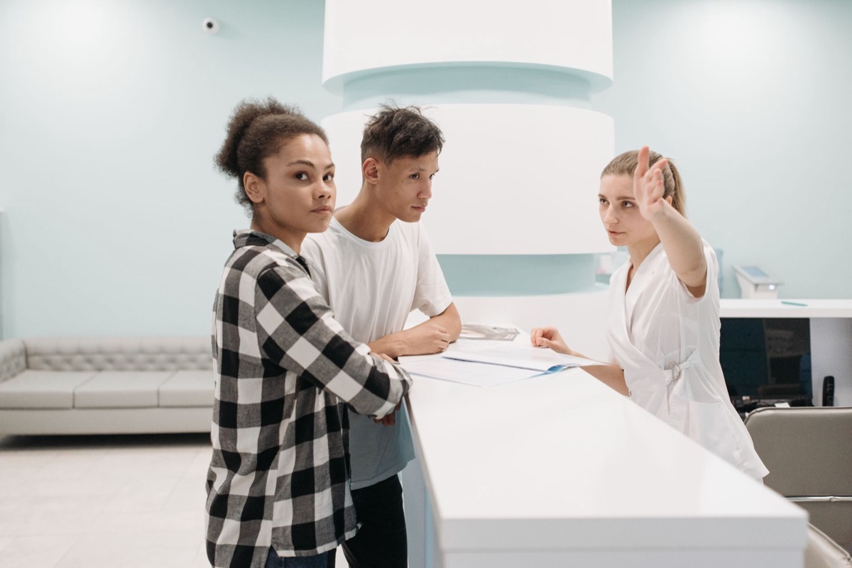 sala de espera de un consultorio médico