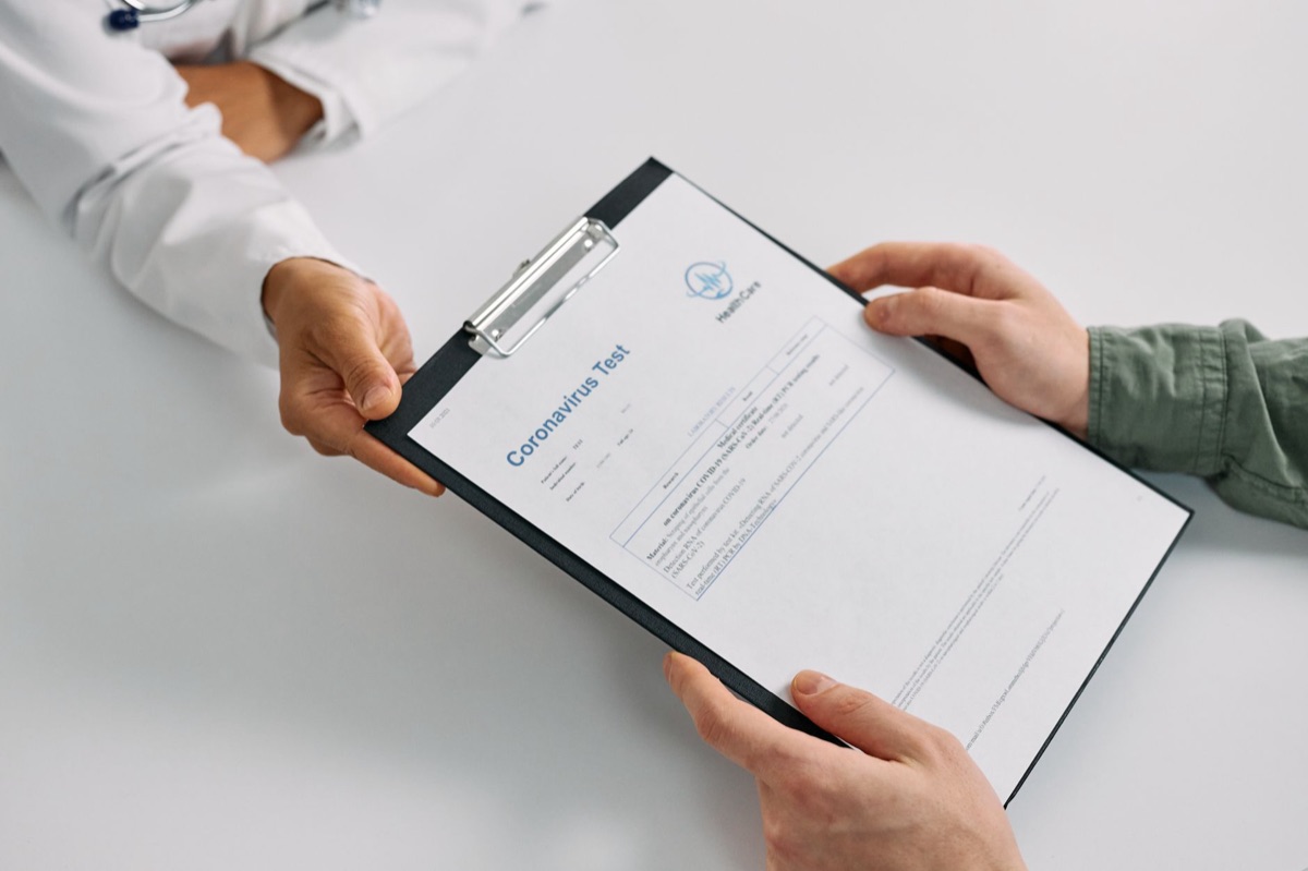 medisch kantoor met documenten